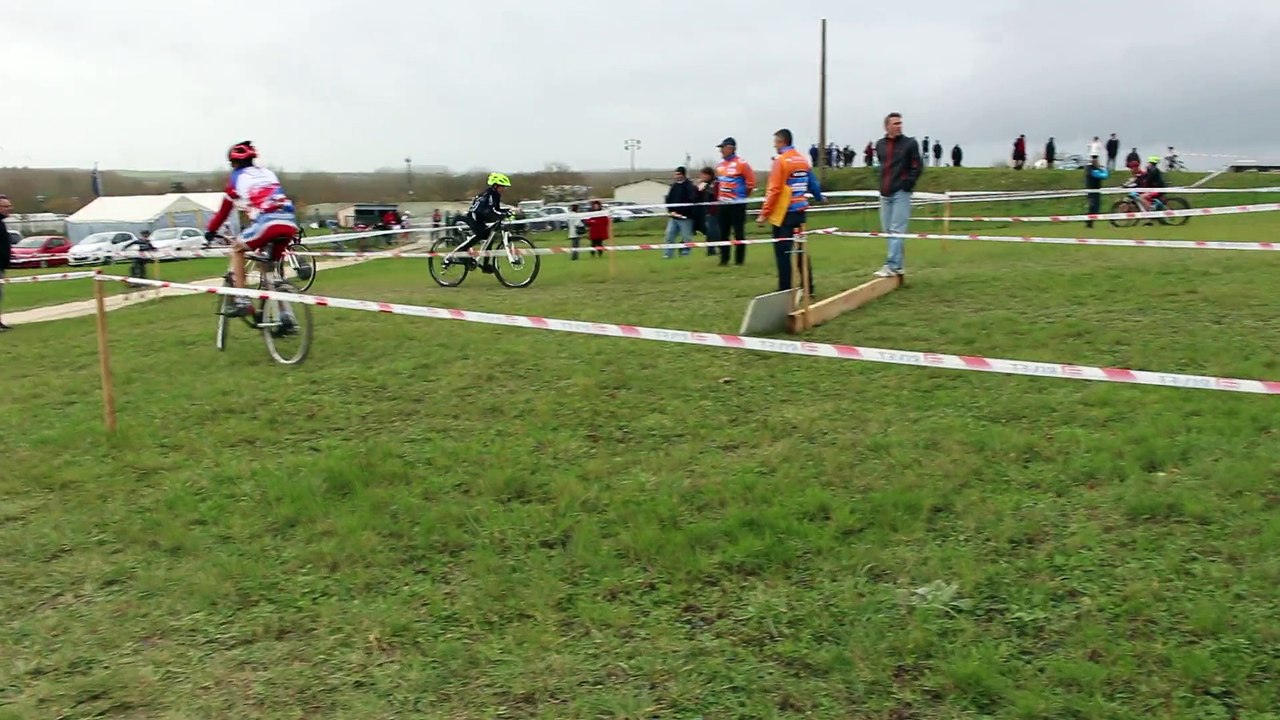 2015 11 29  cyclo cross saint jean d'angely pupilles mimi