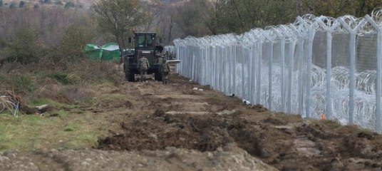 Makedonya sınırına 13 kilometre tel örgü