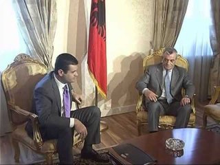 KRIZA POLITIKE DADE TAKON FYLEN,LAJÇAK TE MARTEN NE TIRANE LAJM