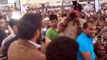 Shahid Afridi Talking with Fans in UAE