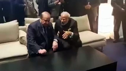 PM Nawaz Sharif Meets PM Narendra Modi in Paris