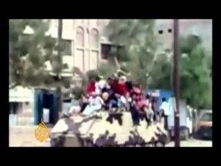 SHPERTHEN DEPO E ARMEVE MBI 80 TE VDEKUR NE QYTETIN JAAR TE JEMENIT LAJM