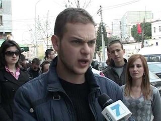IMPORTI I MBETJEVE RINIA AKTIVE PROTESTE TEK MINISTRIA MJEDISIT LAJM