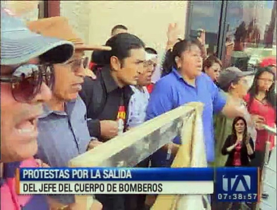 Protestas por la salida del jefe del Cuerpo de...
