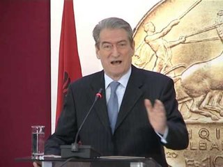 MONEDHA SHQIPTARE BERISHA LEVDON QENDRUESHMERINE NE KOHE KRIZASH LAJM
