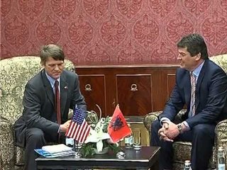 CONTRYMAN VJEN SERISH ZYRTARI AMERIKAN PER TE TRETEN HERE NE SHQIPERI LAJM