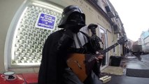 Dark Vador joue la Marche Impériale avec un instrument russe traditionnel