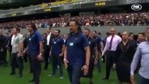 Les anciens coéquipiers de Jonah Lomu lui rendent hommage avec un haka - Rugby