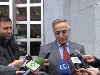 KRIZA NE KOSOVE THAÇI PACOLLI E MUSTAFA TAKOHEN ME NDERKOMBETARET LAJM