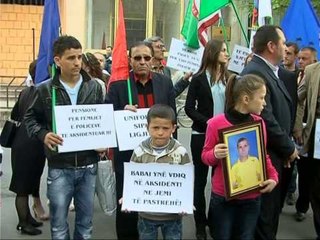 SINDIKATA PROTESTON ISH POLICET E BURGJEVE KERKOJNE KUSHTET MINIMALE LAJM
