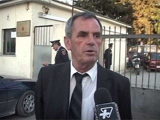 INCIDENTI NE KASHAR SIMPATIZANTET E PD DHE PS KONFRONTOHEN LAJM