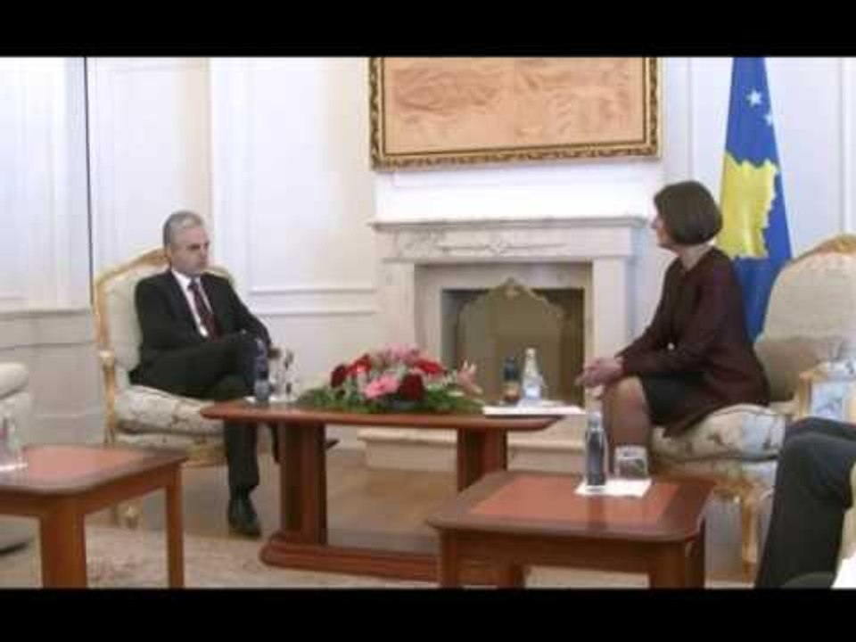 PRESIDENTJA E KOSOVES JAHJAGA PRET AMBASADORIN SHQIPTAR NE KOSOVE LAJM