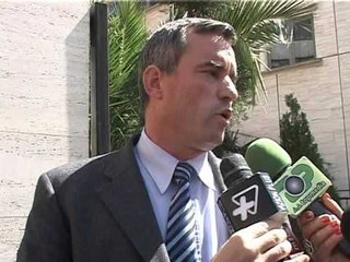 INCIDENTI NE KAMEZ KREU I FNSH DHE MINISTRI PADISIN NJERI TJETRIN LAJM