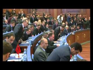 NDRYSHIME NE QEVERI KUÇI PARALAJMERON DHENIEN E DISA MINISTRIVE PER AKR LAJM