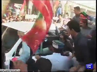 How Wife of Wasim Akram Hugging and Kissing Imran Khan