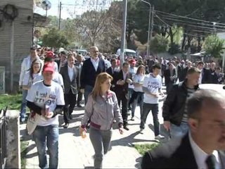 RAMA NE KOMBINAT ME 8 MAJ VOTE POLITIKE PER LARGIMIN E QEVERISE LAJM