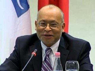 “LE MONDE” PER ARVIZUN “AMBASADORIT AMERIKAN NE TIRANE I ERREN SYTE” LAJM