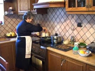 REPORTAZH NE GJIROKASTER TRADITA E SAKRIFICES DHE FESTIMIT TE PASHKEVE LAJM