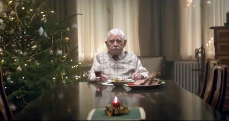 Seul pour Noël et désespéré, un papy trouve une horrible solution pour réunir sa famille ! Pub Edeka
