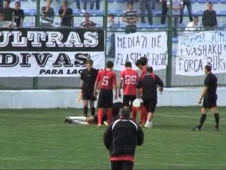 DHUNA NE FUTBOLL TIFOZET E VLORES AKUZOJNE FSHF PER DY STANDARTE LAJM