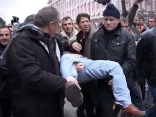 GJYKIMI I 21 JANARIT SHTYHET SEANCA, MUNGOJNE AVOKATET E GARDISTEVE LAJM