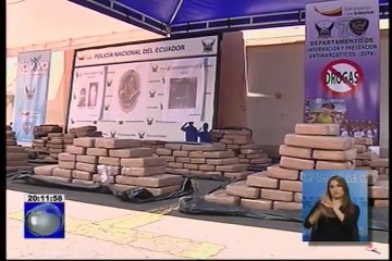 Crónica  Viva - Decomisan 600 kilos de droga cerca del aereopuerto de Quito
