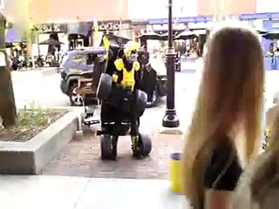 Human Transformer - The Coolest Street Performer