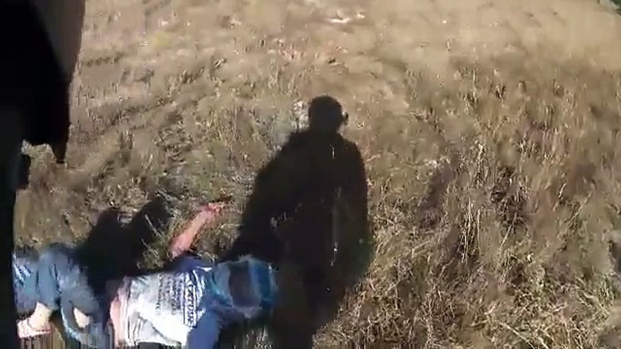 Un automobiliste fait tomber volontairement un motard