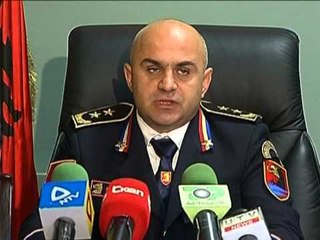 POLICIA PER ZGJEDHJET UNIFORMAT BLU NJOFTOJNE MASAT E MARRA PER 8 MAJIN LAJM