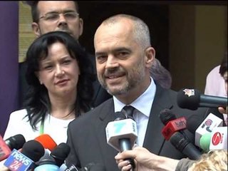 RAMA TE “PJETER BUDI” KRYESOCIALISTI VOTON I SHOQERUAR NGA FAMILJA LAJM