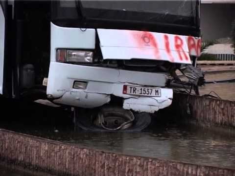 AKSIDENT NE TIRANE AUTOBUSI NE SHATERVAN,PLAGOSET SHOFERI LAJM