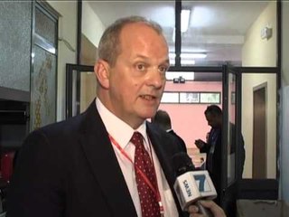 AMBASADORI HOLLANDEZ VEZHGON PROCESIN NE NJESINE 5,TE VIJOJE NUMERIMI LAJM