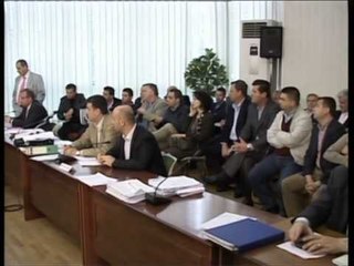 BLLOKOHET KQZ SOCIALISTET “MESYJNE”,POLICIA RRETHON KQZ LAJM