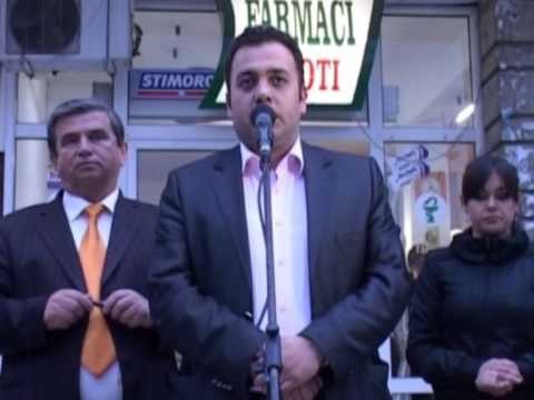 PROTESTE NE GJIROKASTER SOCIALISTET NE RRUGE KUNDER VJEDHJES SE VOTAVE LAJM