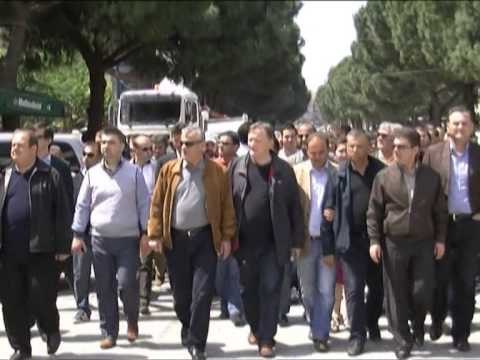 NIS REVOLTA NE VEND KUDO PROTESTA PER VOTEN E LIRE,BLLOKOHEN RRUGET LAJM