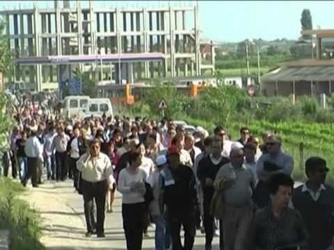 PROTESTA E OPOZITES SIMPATIZANTET E PS BLLOKOJNE RRUGET NE 8 QYTETE LAJM