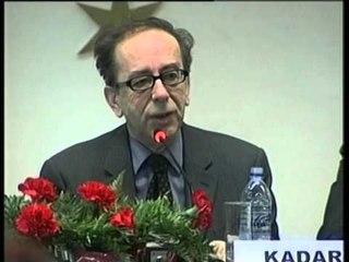 KADARE LETER BASHES TERHIQU NGA GARA PER TE MIREN E KOMBIT SHQIPTAR LAJM