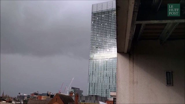 À Manchester, un gratte-ciel chante à cause du vent