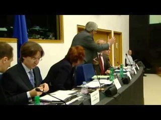 KRIZA GREKE PAPANDREU I GATSHEM TE MBAJE REFERENDUM PER ZGJIDHJEN LAJM