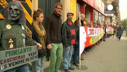 Paris'te İklim Konferansı protestosu
