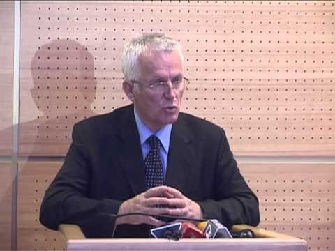 TERHIQET MINISTRIA SHKOLLAT 9 VJEÇARE NE TIRANE NUK DO TE MBYLLEN LAJM