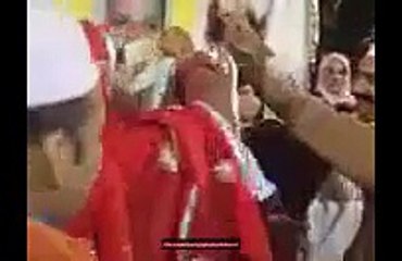 جاہل عوام اور جاہل  پیروں نے دین کا حلیہ بگاڑ کر رکھ دیا ہے ۔۔ اللہ کا عذاب نازل نہ ہو تو پھر کیا ہو؟؟