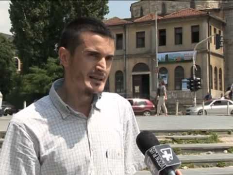 MUSLIMANET PROTESTOJNE KERKOJNE NDERTIMIN E XHAMISE SE MADHE NE PRISHTINE LAJM