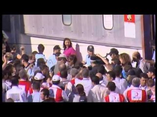 ANGELINA JOLLIE VIZITON REFUGJATET SIRIANE NE KAMPET NE TURQI LAJM