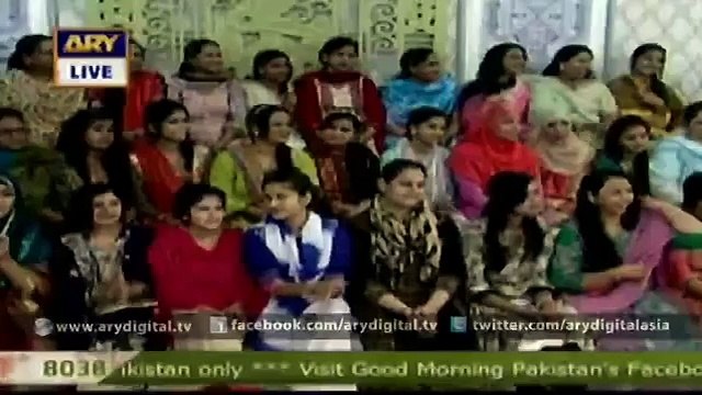 Interesting selfies of Pakistani Celebrities