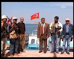 Van Gölü canavarının heykelini diken Belediye Başkanı şimdi de araştırma timi kurdu - 07.10.2004