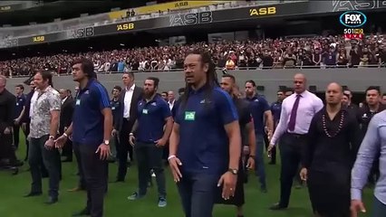 Le haka des anciens partenaires de Jonah Lomu lors de son enterrement.