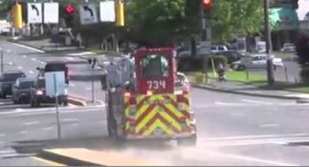 Étonnant virage réalisé par un camion de pompiers
