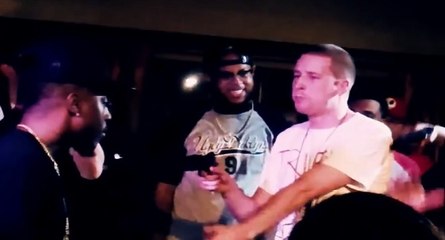 Battle de rap qui dégénère à cause d'une arme