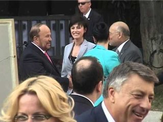 PAVARESIA E SHBA MBLEDH BASHKE POLITIKANET SHQIPTARE LAJM